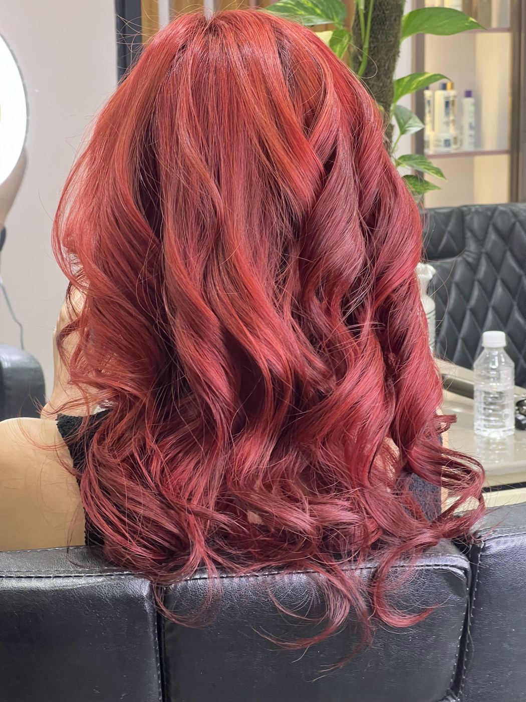 Long waves coloured in a vivid cherry red at Ted Salon.